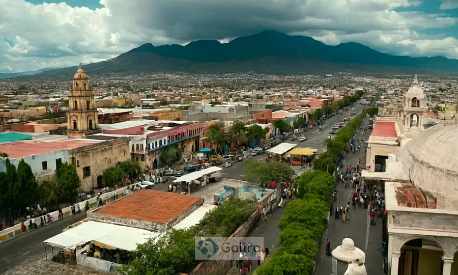 Un paisaje urbano mexicano dividido con personas de diferentes orígenes.